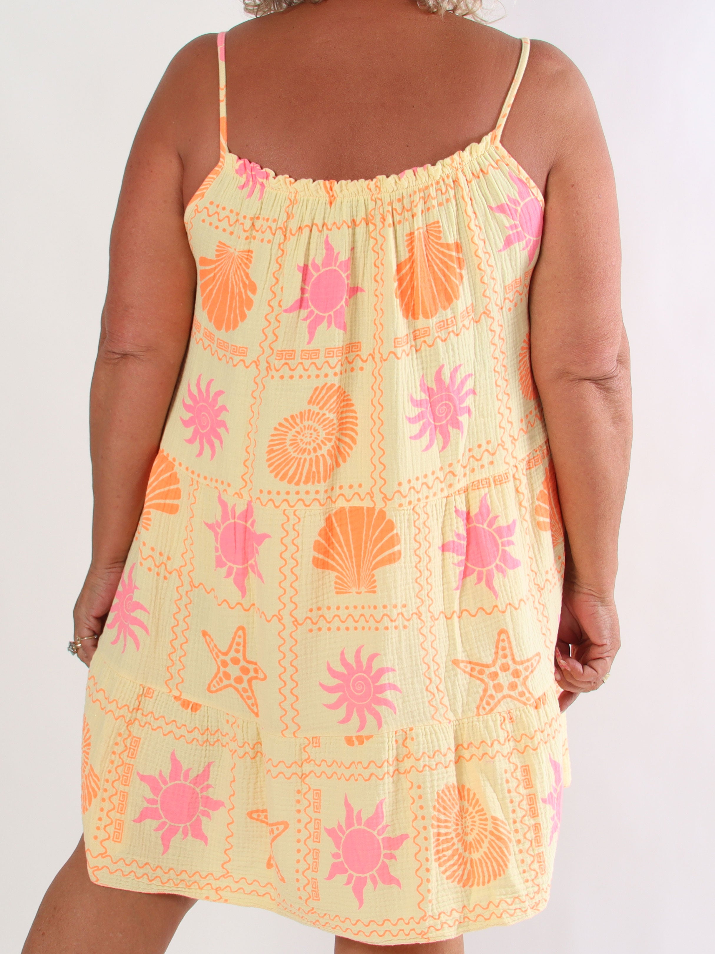 Jill Summer - Plus size stropkjole i blød og luftig musselin med fine sommermotiver